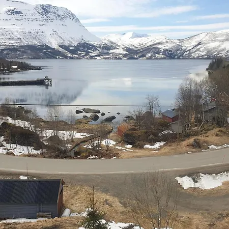 4 Bedroom Beautiful In Grovfjord