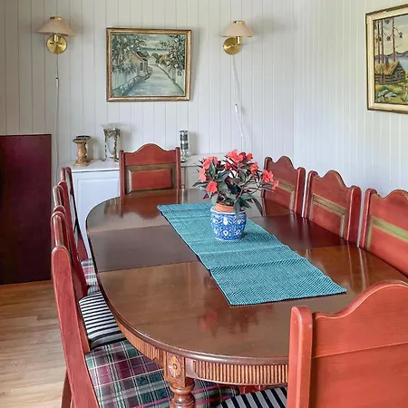 4 Bedroom Beautiful In Grovfjord