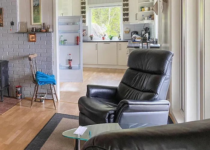 Сasa de vacaciones 4 Bedroom Beautiful In Grovfjord Grov