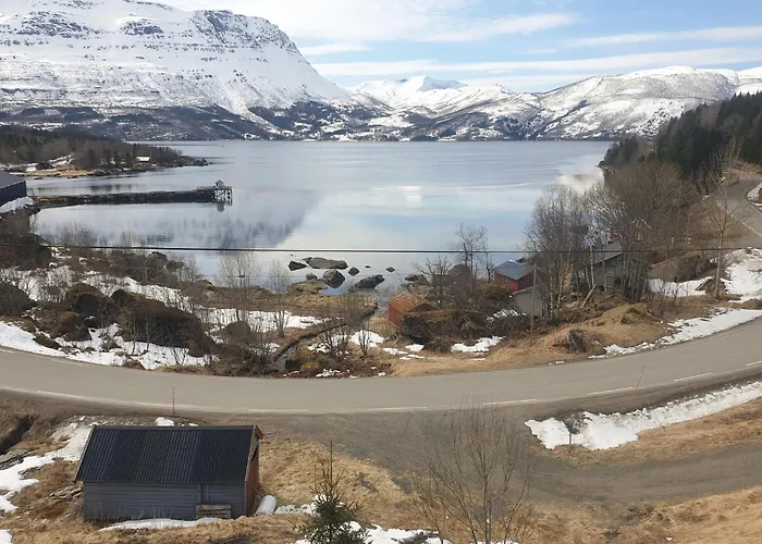 4 Bedroom Beautiful In Grovfjord